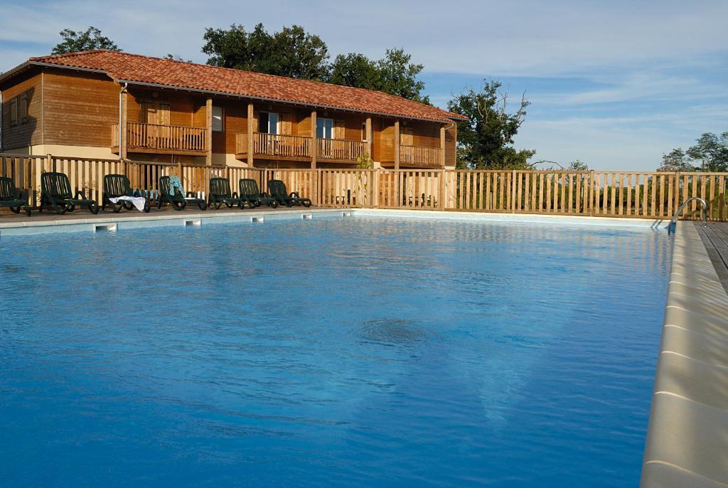 Madame Vacances - Residence Du Golf D'Armagnac Eauze Стая снимка
