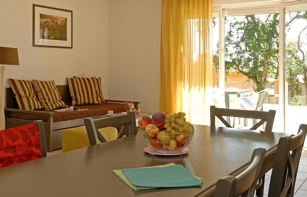 Madame Vacances - Residence Du Golf D'Armagnac Eauze Стая снимка