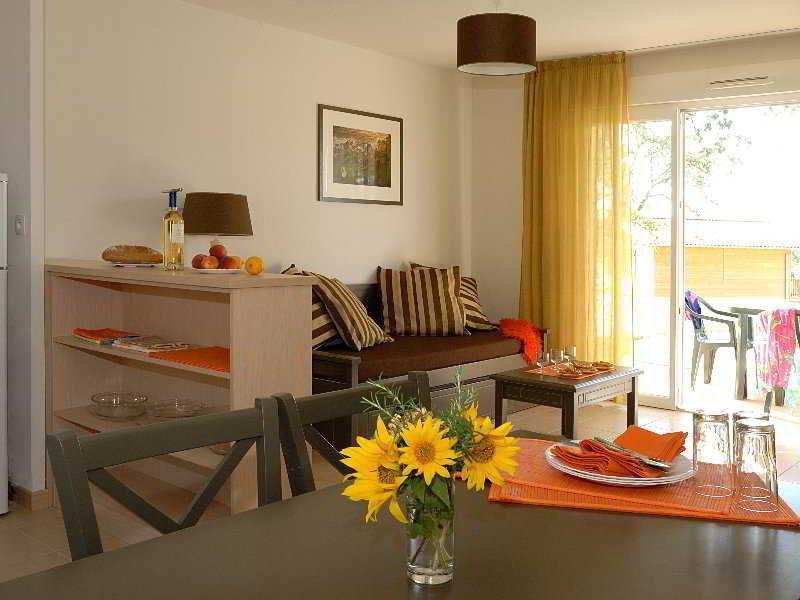 Madame Vacances - Residence Du Golf D'Armagnac Eauze Екстериор снимка